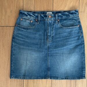J. Crew Classic Blue Denim Mini Skirt Sz 28
EUC
